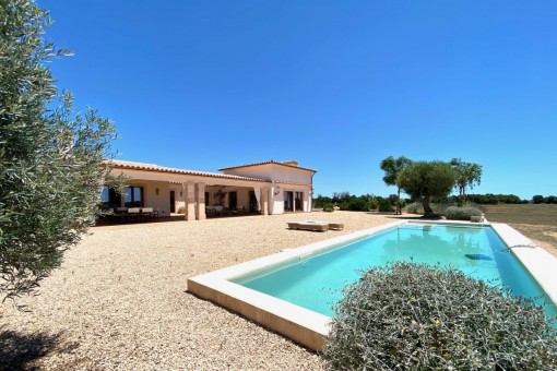 Luxuriöse Neubaufinca mit 77.000 qm Land in Llucmajor