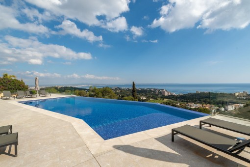 Großer Infinitypool