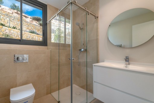 Badezimmer mit Dusche