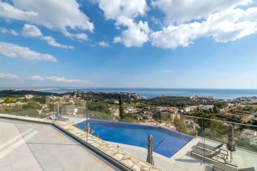 Neubau Duplex-Wohnung mit 140 qm Terrasse und gigantischen Blick übers Meer und Palma