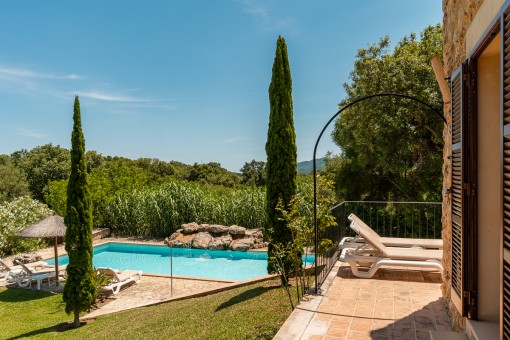 Wundervoller Blick auf den Pool
