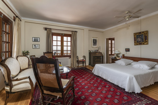 Großes Hauptschlafzimmer