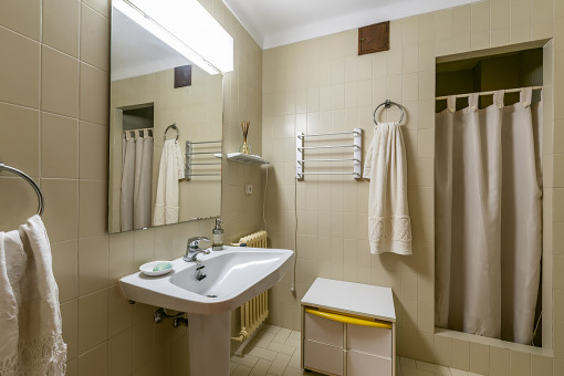 Badezimmer mit Dusche