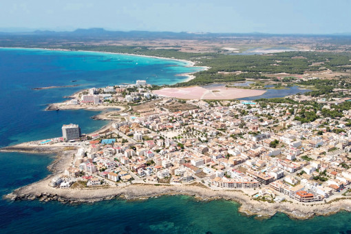 Die Stadt Colonia de Sant Jordi von oben