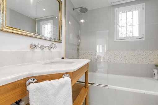 Modernes en Suite Badezimmer