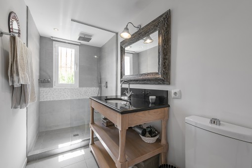 Zweites Badezimmer