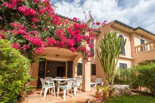 Gepflegtes Reihenhaus mit hohem Wohnkomfort in Wohnanlage mit Swimmingpool in Port de Pollensa