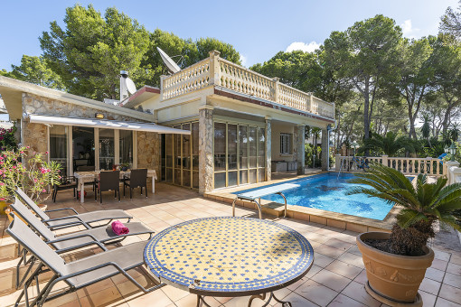 Geräumige Villa mit Pool und separatem Gästeapartment zentral in Paguera