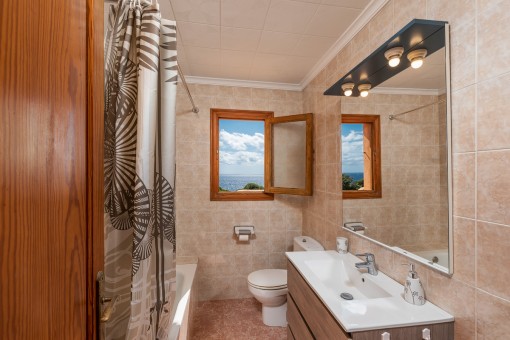 Badezimmer im Obergeschoss