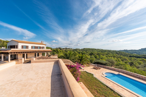 Herrschaftliche Finca mit traumhaftem Panoramablick in einzigartiger Lage von Son Prohens