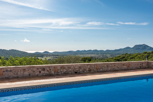 Pool mit Ausblick