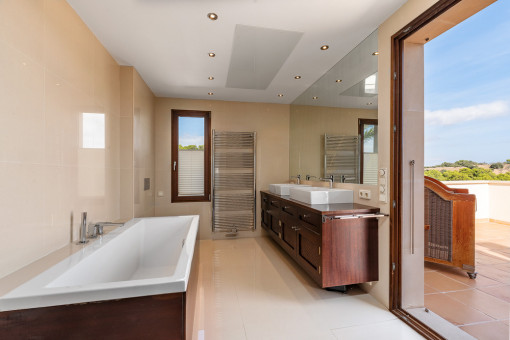 Badezimmer mit Badewanne
