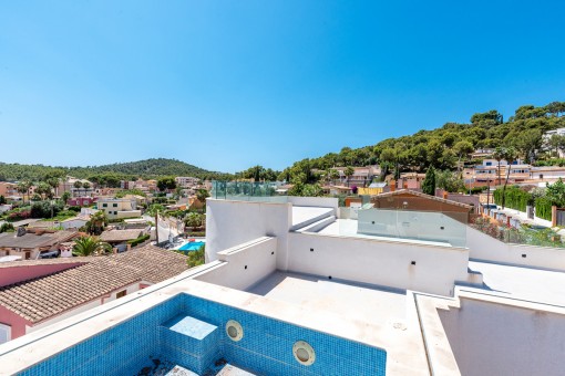 Modernisiertes Haus im Ibiza-Stil mit Dachterrasse, in Paguera