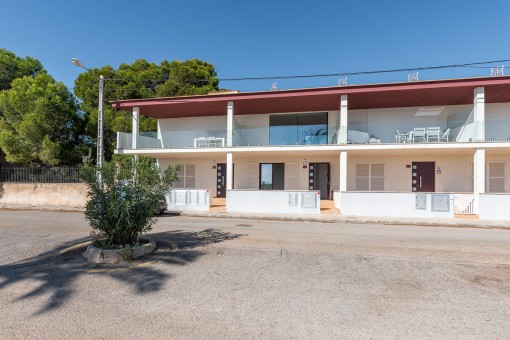 Modernes Reihenhaus in 1. Meereslinie vor dem Yachthafen ...