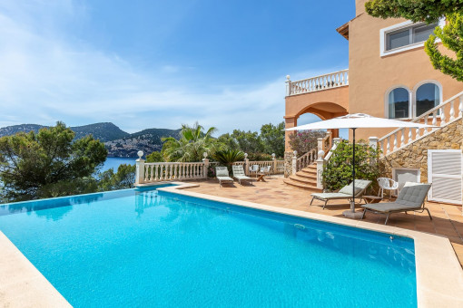 Exklusive Villa mit Pool und Panorama-Meerblick in Top-Lage von Camp de Mar