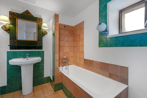 Badezimmer mit Badewanne