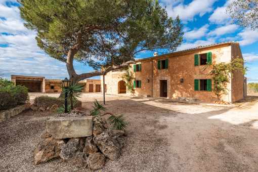 Unmöbliertes Finca-Anwesen mit Sicht auf Cabrera und Pool in ruhiger Wohnlage-Haustiere erlaubt
