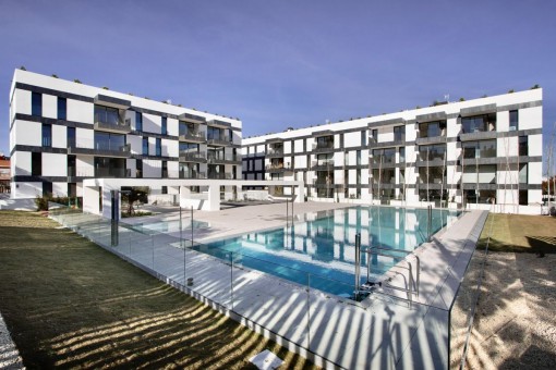 Komplex und Gemeinschaftspool