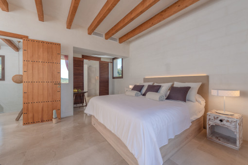 Oberes Schlafzimmer mit Badezimmer en Suite