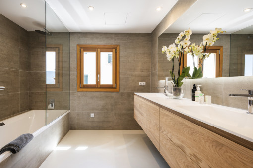 Badezimmer mit Badewanne