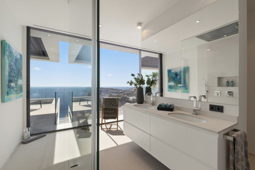 Badezimmer mit fantastischem Ausblick 