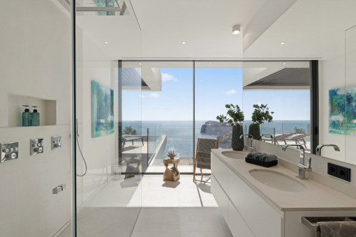 Designer Badezimmer mit Meerblick