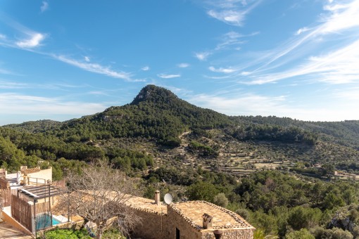 Blick auf einen kleinen Berg