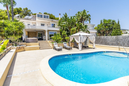 Exklusive Villa mit atemberaubendem Meerblick und Potenzial in privilegierter Lage von Cas Catalá