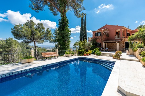 Mediterrane Villa in Establiments mit Meer- und Bergblick und in Stadtnähe