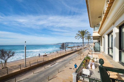 Balkon mit Meerblick