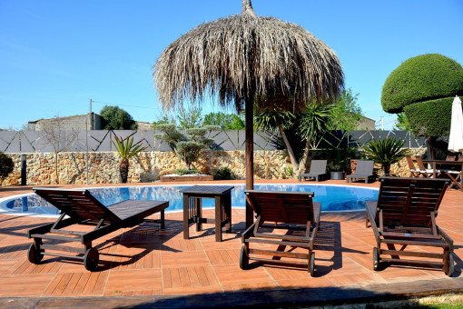 Schöne Finca mit Pool auf dem Lande in Pina
