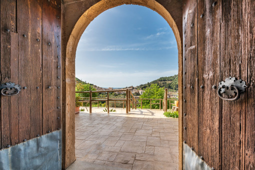 Rustikale Eingangstür zur Finca