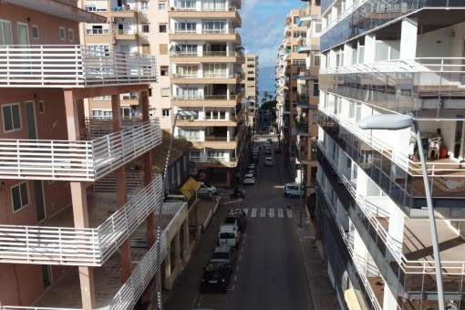 Straßenansicht und Meerblick