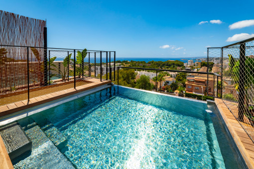 Exklusives, hochwertig erbautes Luxus 2 SZ Duplex-Penthouse mit Meerblick und Pool in Bonanova