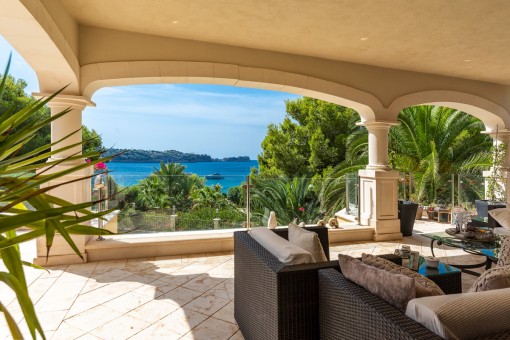 Obere Terrasse mit Lounge