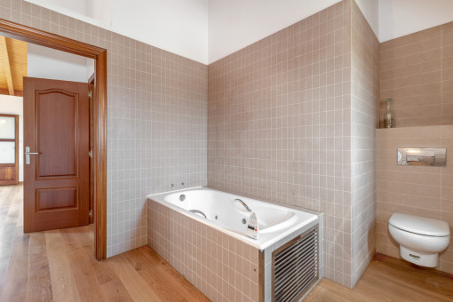 Badezimmer mit Wanne
