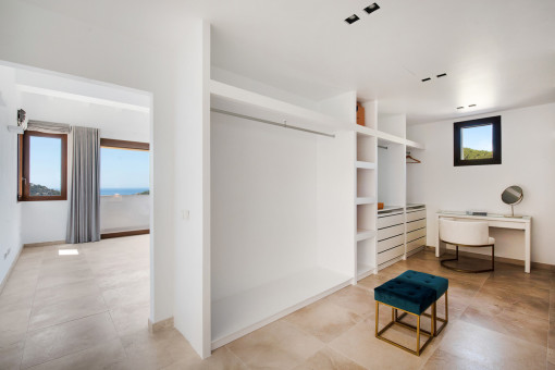 Praktisches Ankleidezimmer