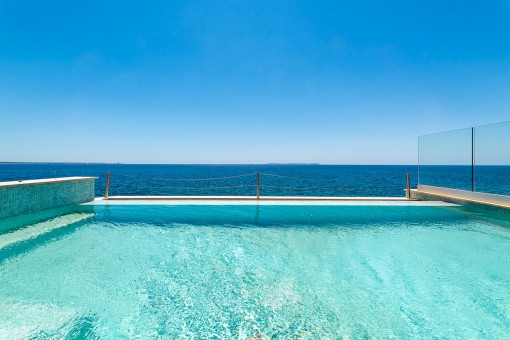 Wunderschöne Penthousewohnung in erster Meereslinie in S´Estanyol mit unglaublichem Blick auf das Meer und die Insel Cabrera