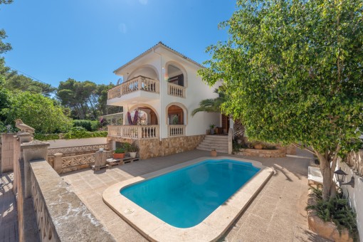 Schöne Villa mit 2 separaten Wohnungen, Pool und Garage, in ruhiger Lage in Cala Ratjada