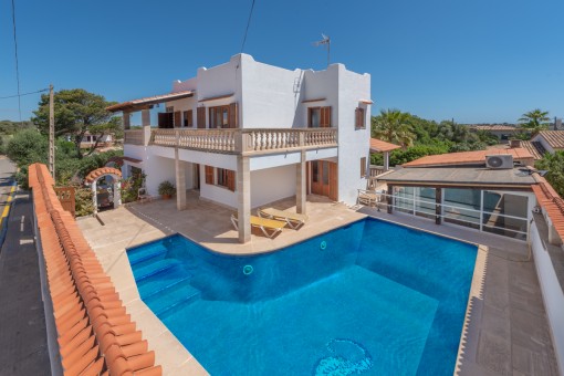 Mediterranes Chalet mit Meerblick und Pool in Cala Llombards