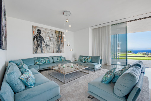 Eleganter Sitzbereich mit Meerblick