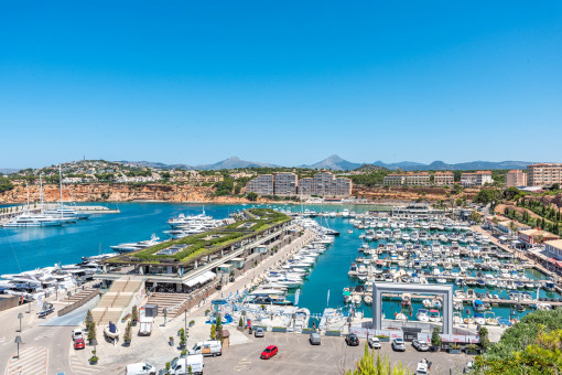 Beeindruckender Blick auf Port Adriano