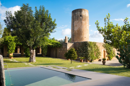 Großzügiges Wohnhaus mit schönem Garten und romantischer Mühle am Rande von Sencelles