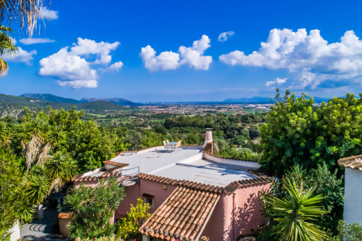 Haus umgeben von einer traumhaften Landschaft