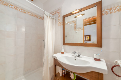 Badezimmer mit Dusche