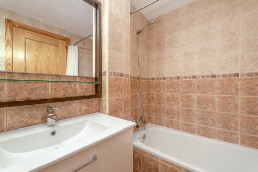 Badezimmer mit Wanne
