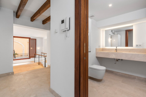 Eingangsbereich und Gästetoilette