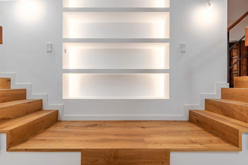 Elegante Treppen in die obere Etage