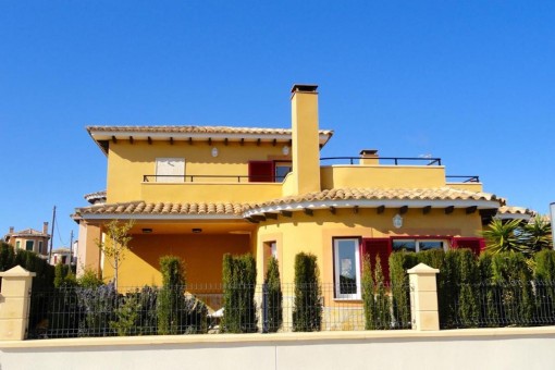 Entzückendes Haus mit Ferienvermietungslizenz und Gemeinschaftspool in privater Wohnanlage in Cala Murada