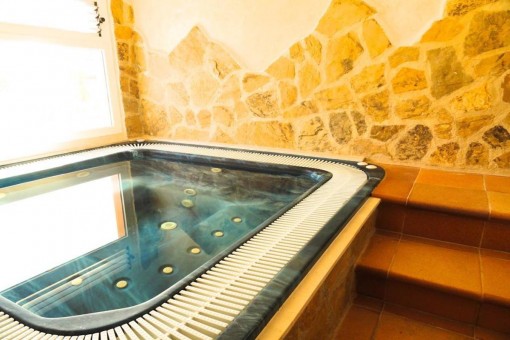Spa Bereich mit Jacuzzi